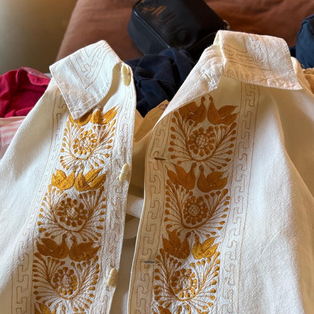 Cream and Gold Embroidered Shirt. Dress shirt. By ALTA CALIDAD. Made in Mexico. - Picture 3 of 14